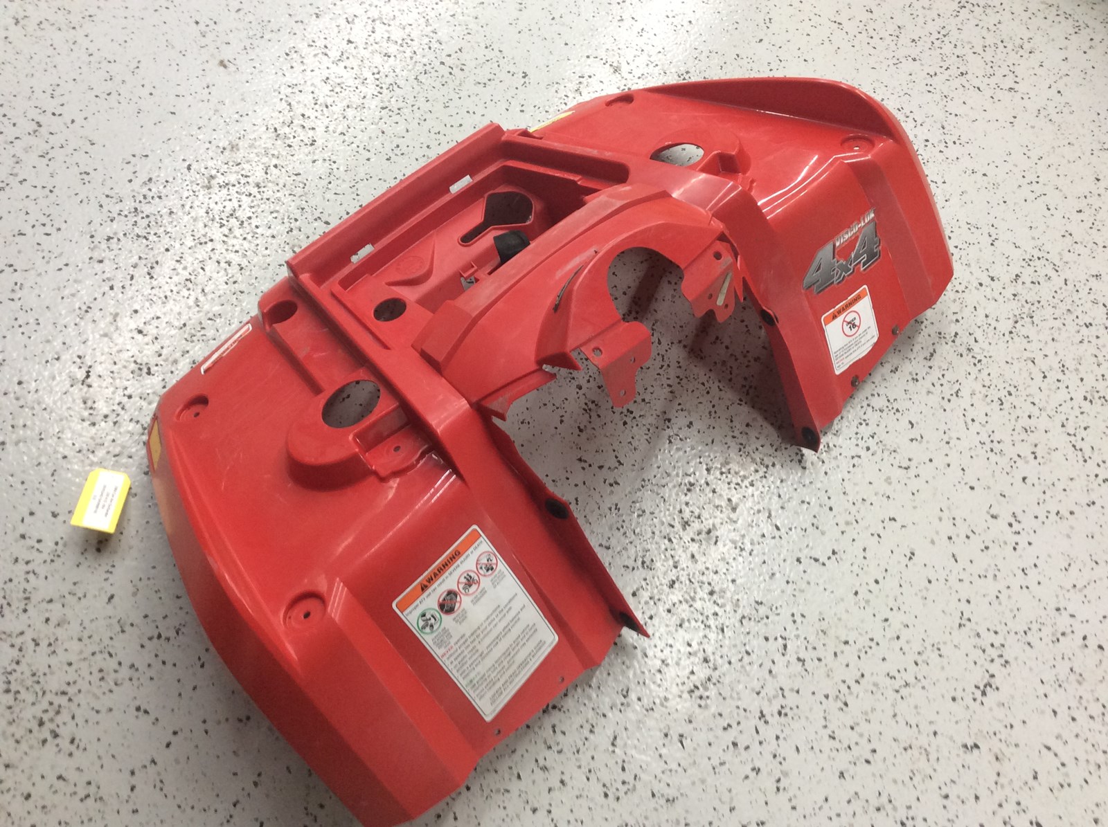 2004 Can-Am Outlander 400 front fender - Image 3