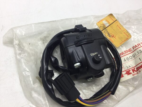 1983 Kawasaki GPZ305 RH Control Switch Assy - Image 2