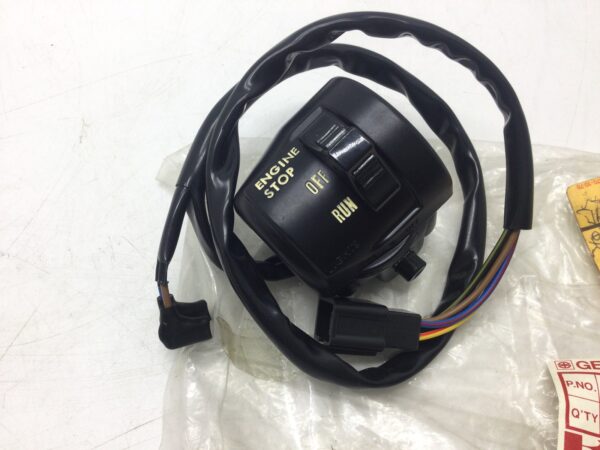 1983 Kawasaki GPZ305 RH Control Switch Assy - Image 3