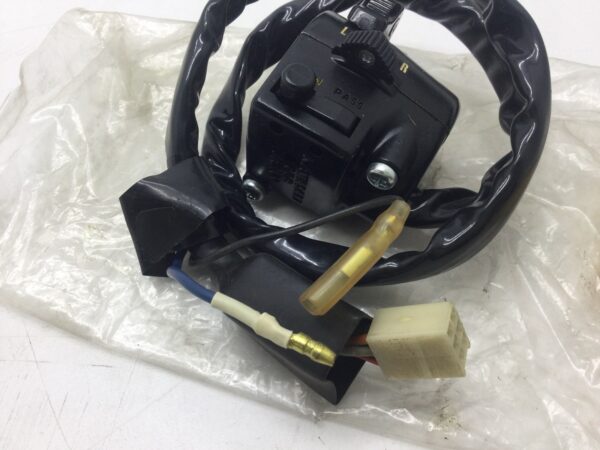 1981 Kawasaki KZ305 LH Handlebar Control Assy - Image 2