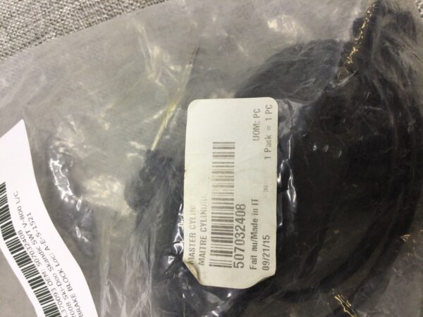 Brake Master Cylinder - Image 4