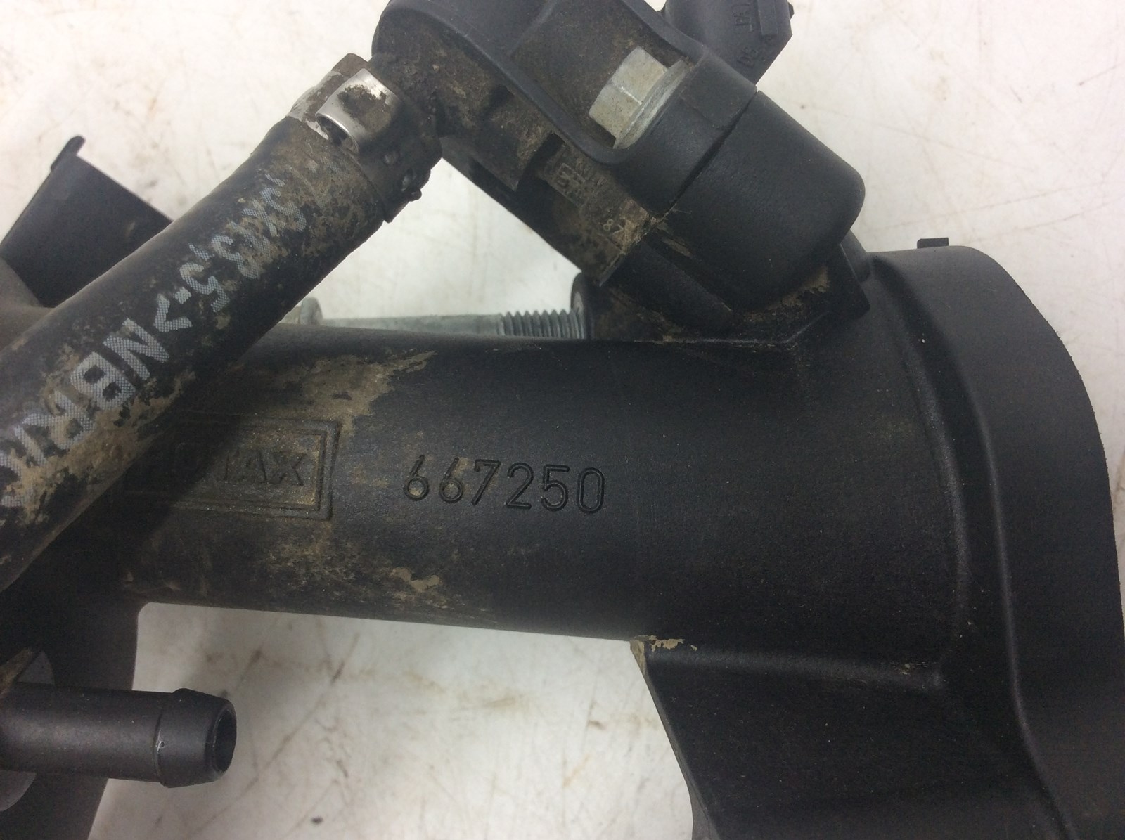 2007 Can-Am Outlander 500- air intake manifold - Image 2