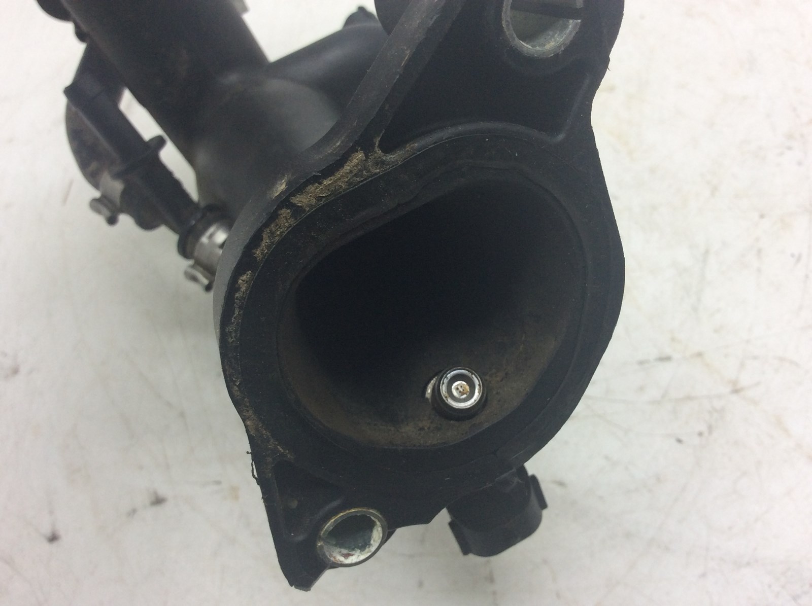 2007 Can-Am Outlander 500- air intake manifold - Image 4