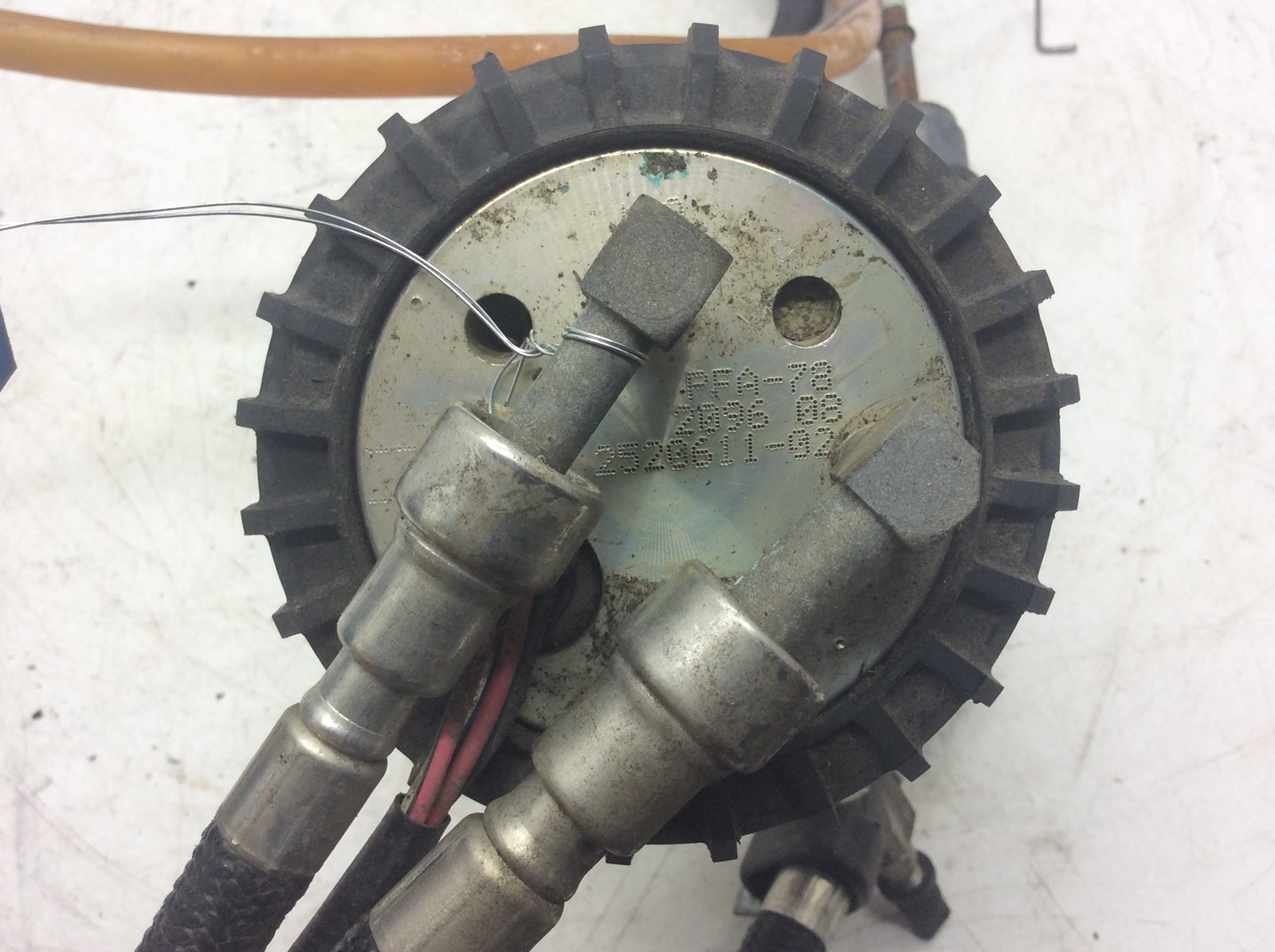 2008 Polaris fuel pump - Image 5