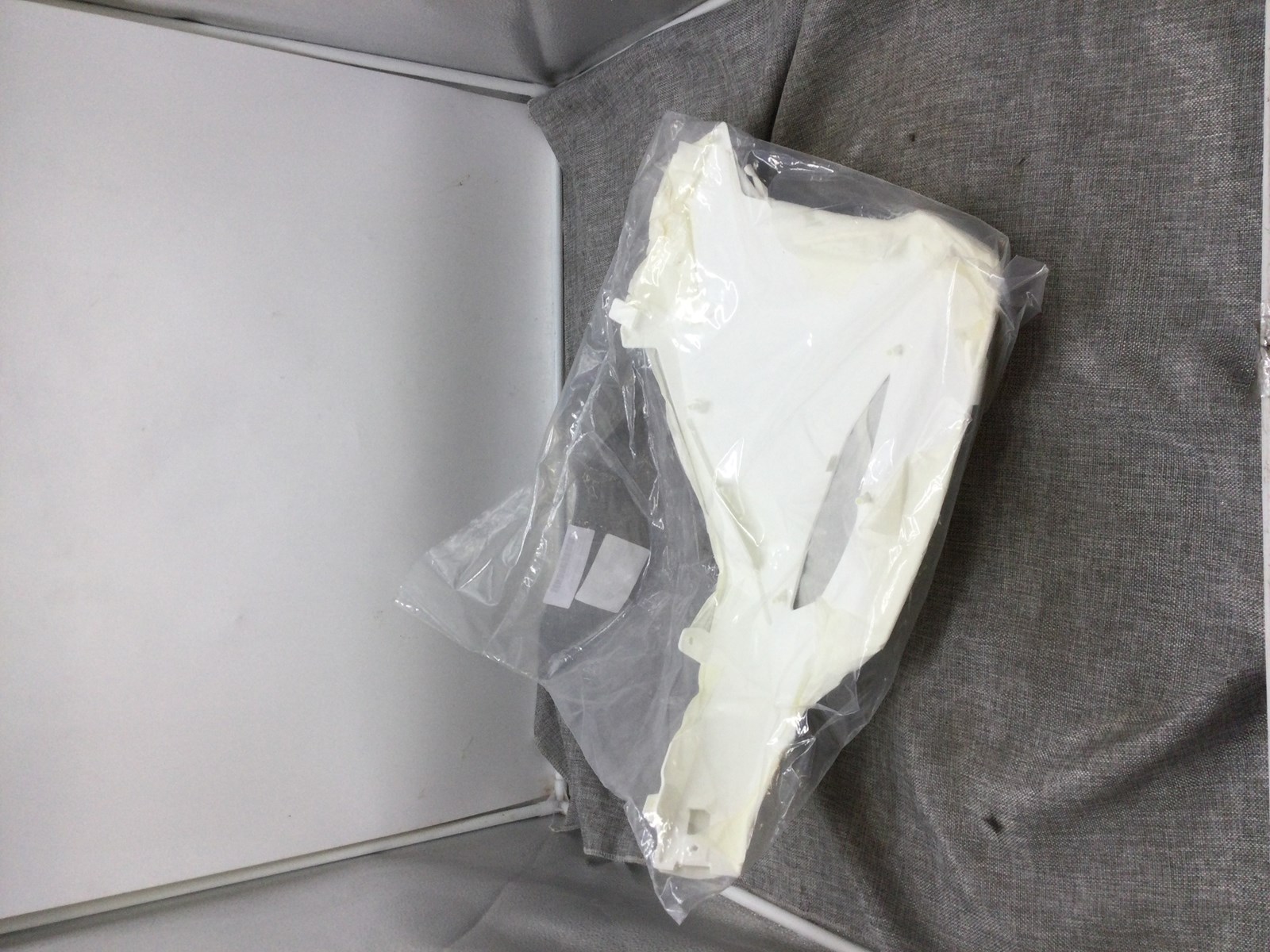 2018 Ski-Doo PANEL RH (WHITE)