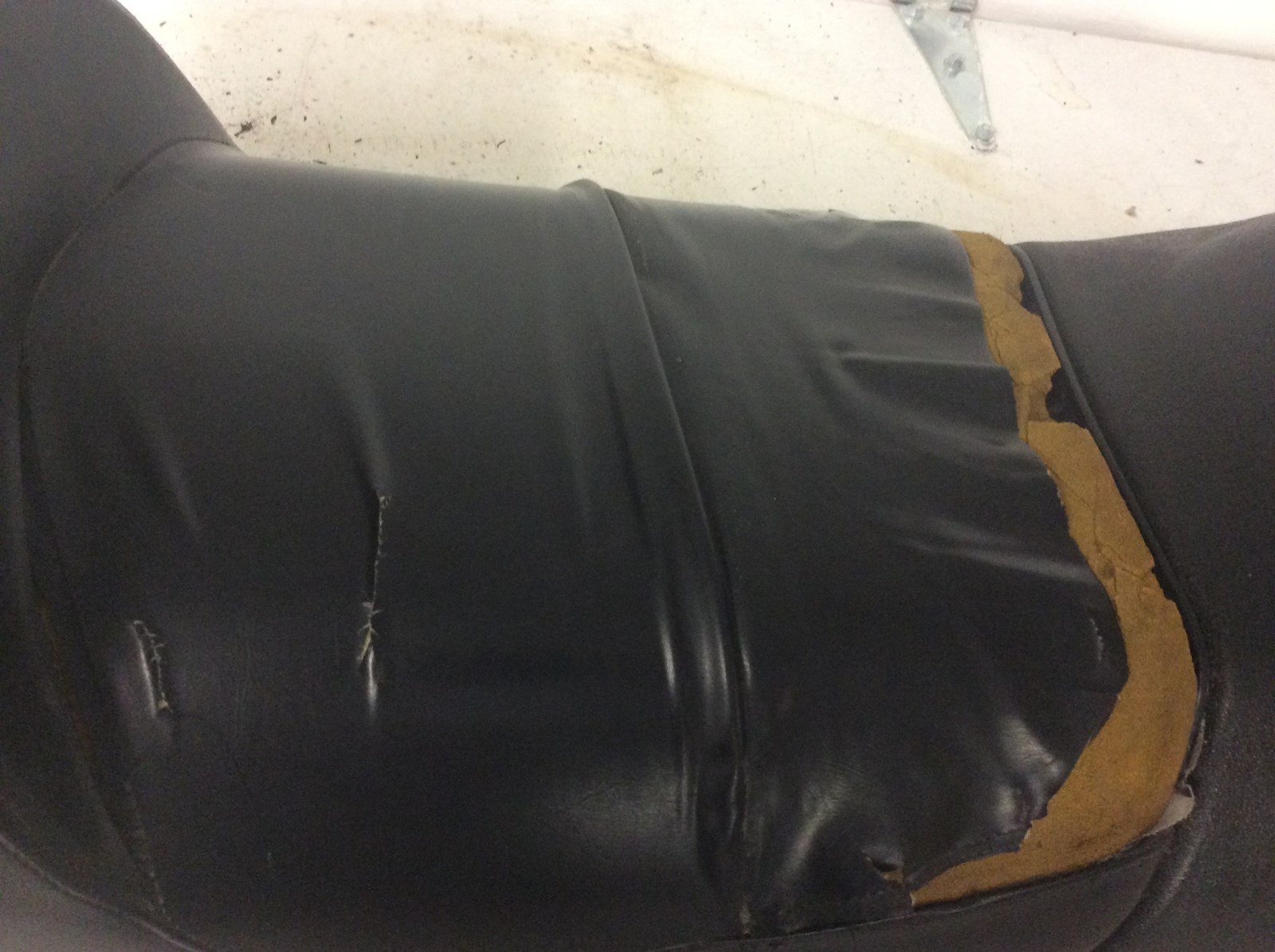 2000 Arctic Cat gas tank and seat - Image 2