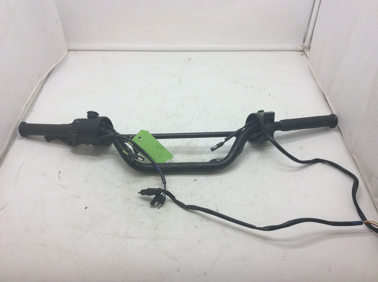 2000 Arctic Cat handlebar assembly