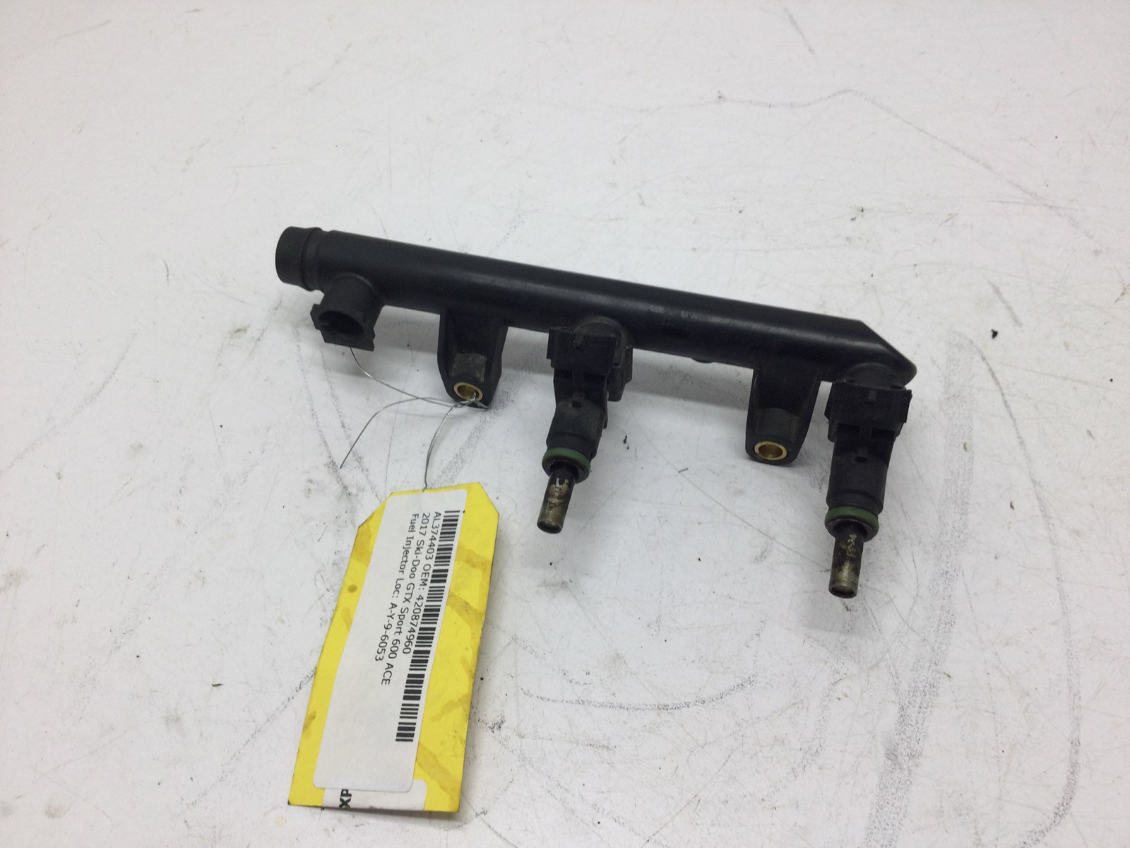 2017 Ski-Doo fuel rail with injectors - Image 3