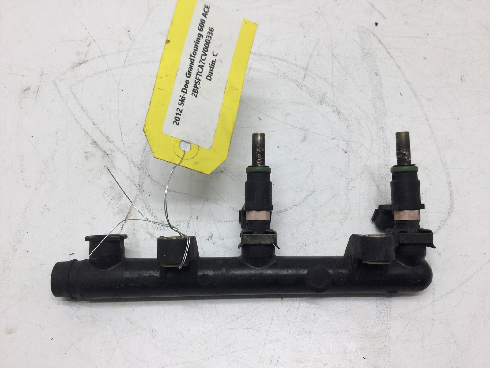 2017 Ski-Doo fuel rail with injectors - Image 4