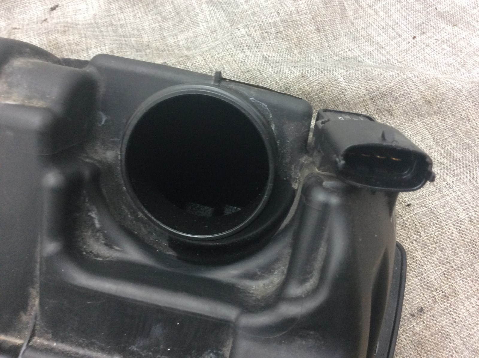 2017 Ski-Doo Air intake manifold - Image 3