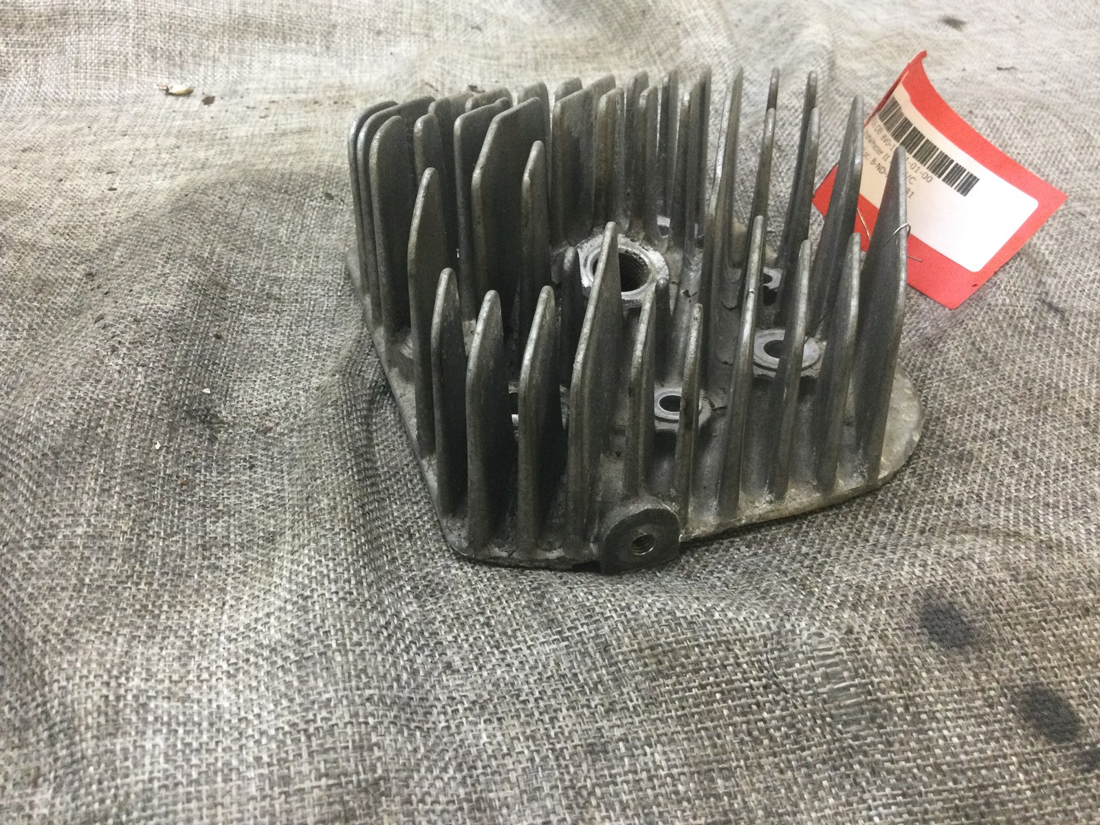 1990 Yamaha cylinder head - Image 3