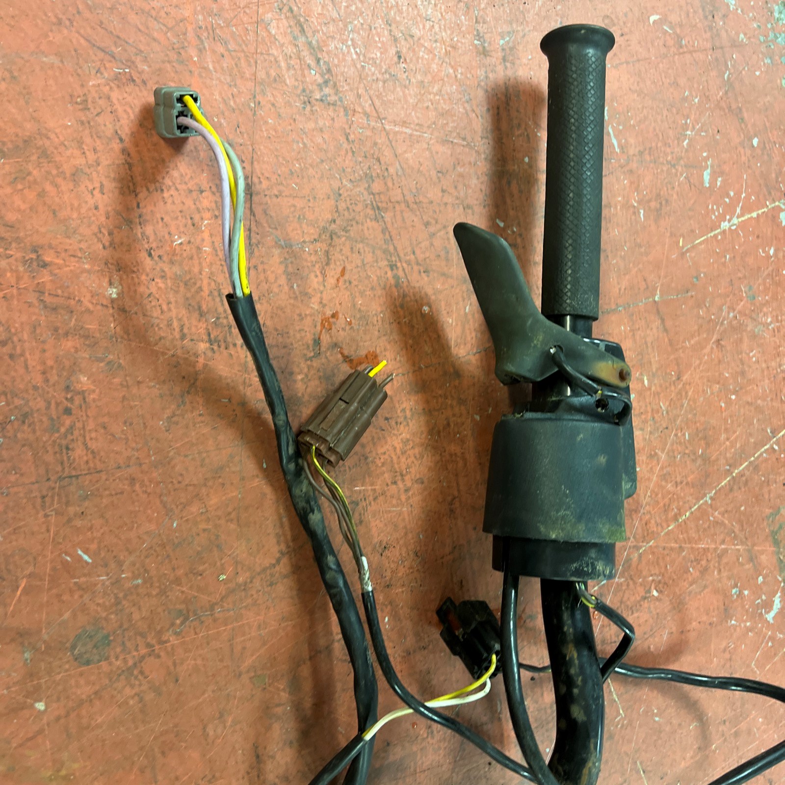 2000 Ski-Doo HANDLEBAR W/ THrottle Block, and Switch - Image 2