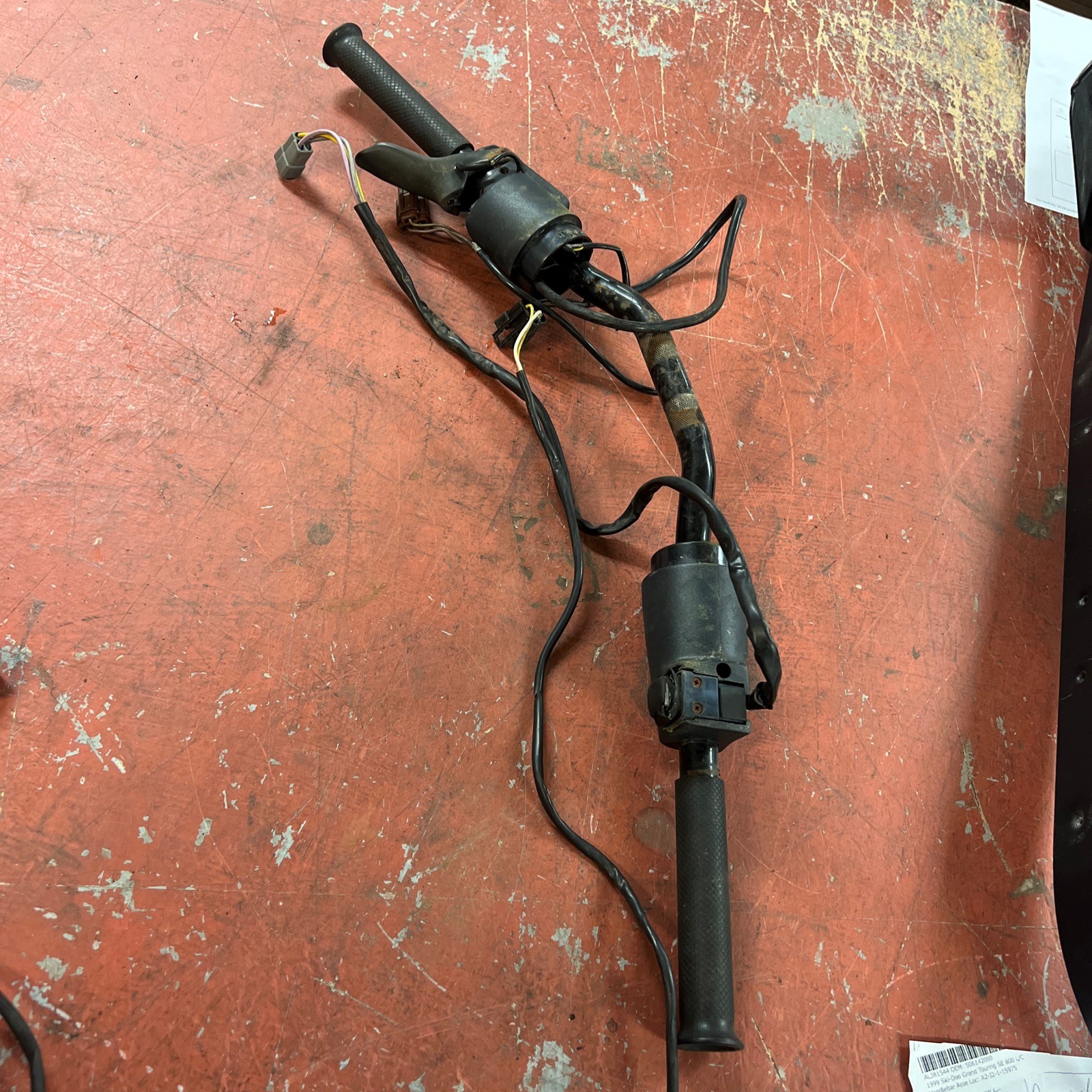 2000 Ski-Doo HANDLEBAR W/ THrottle Block, and Switch