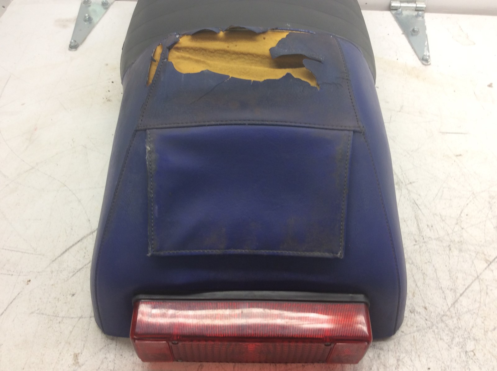 1998 Yamaha Seat - Image 2