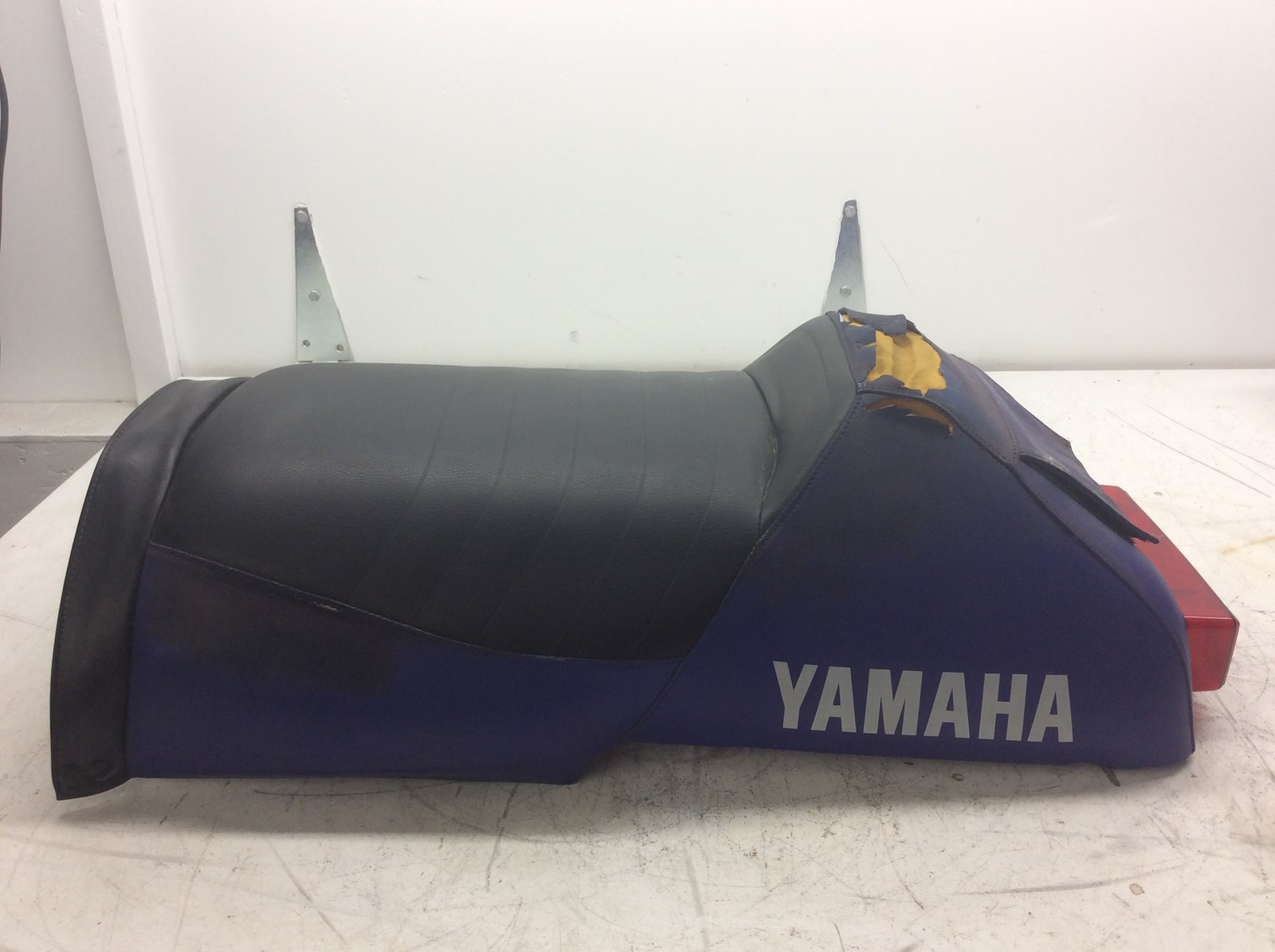 1998 Yamaha Seat