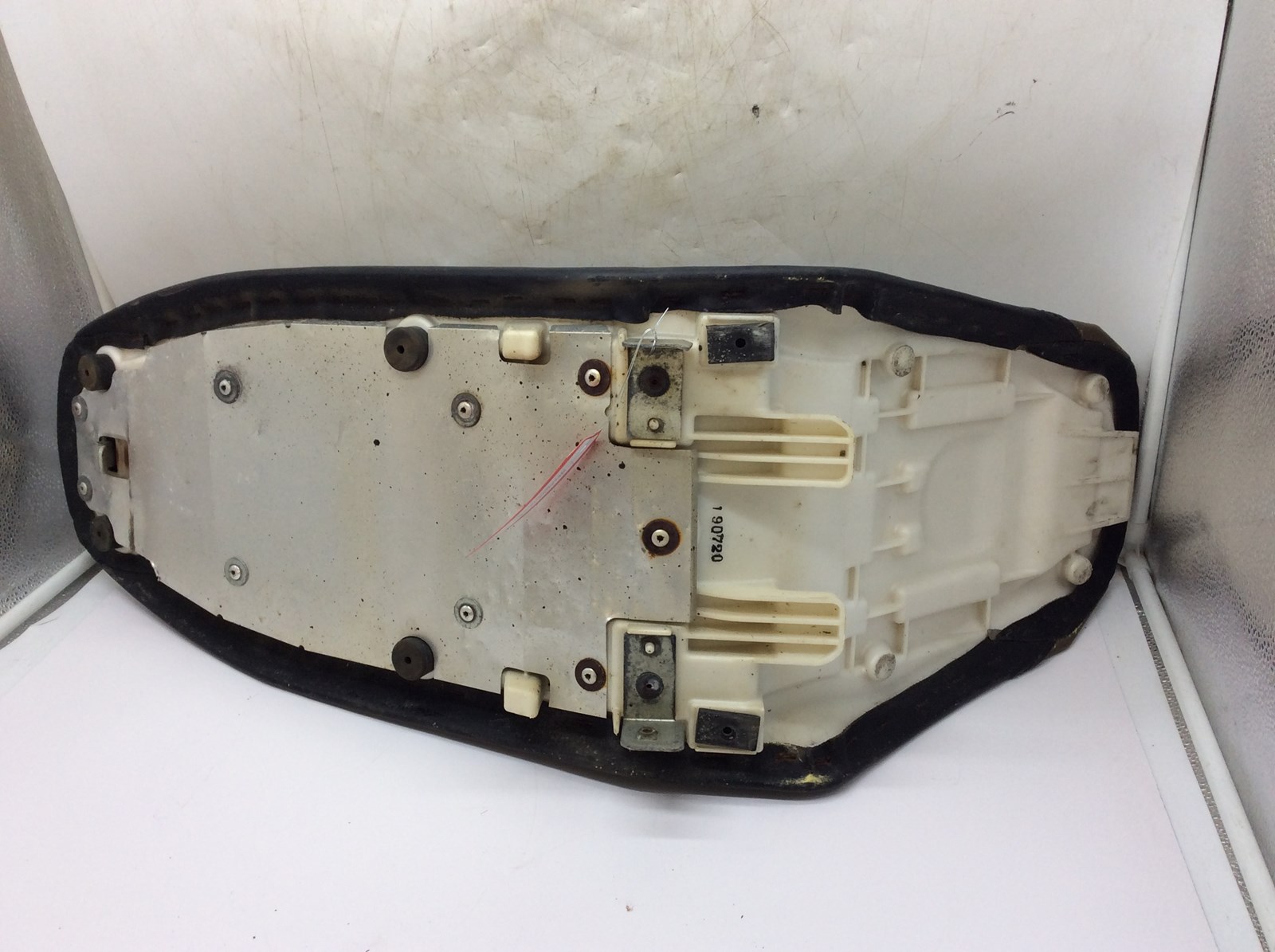 2007 Yamaha seat - Image 4