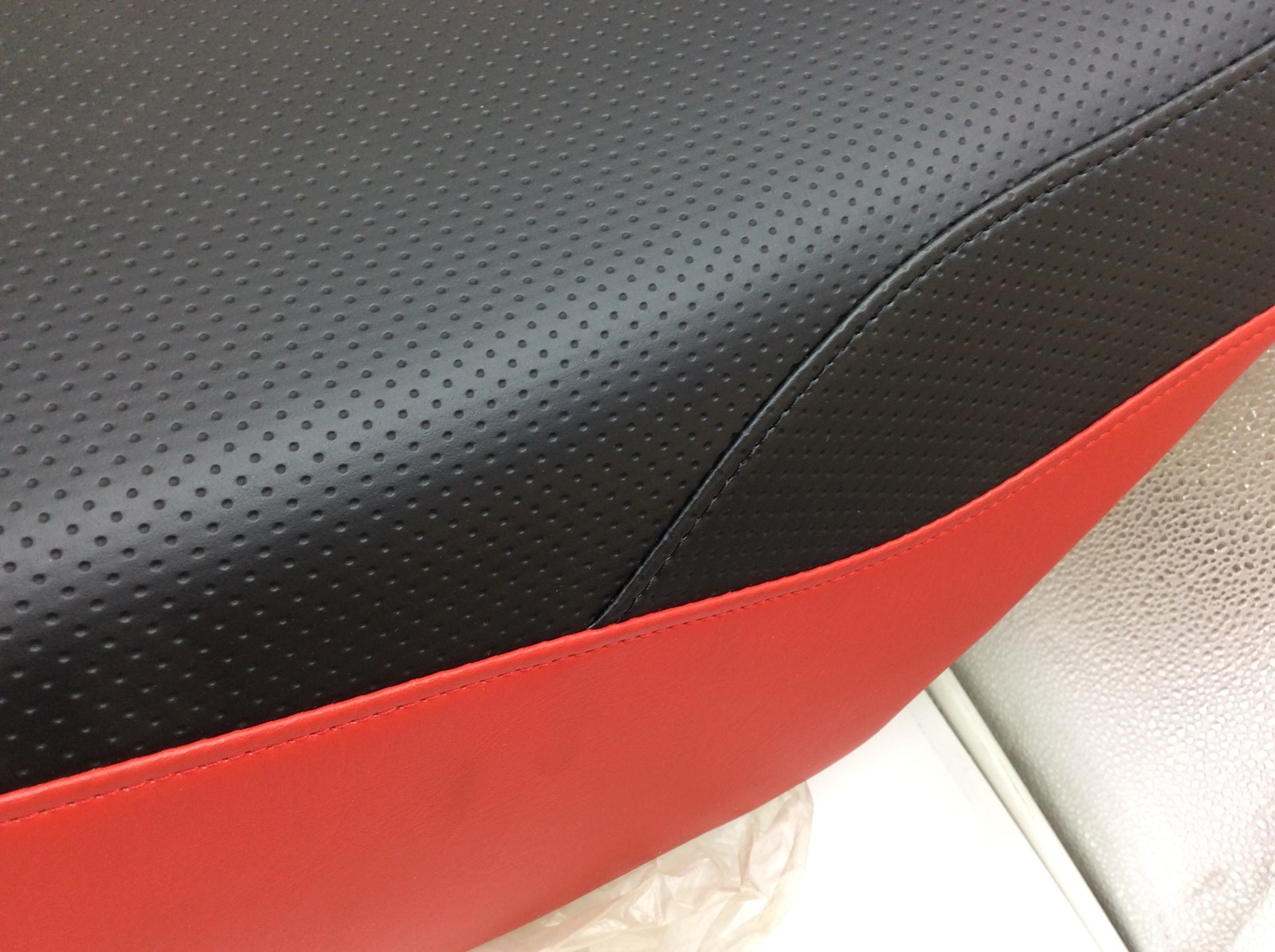 2007 Yamaha seat - Image 3