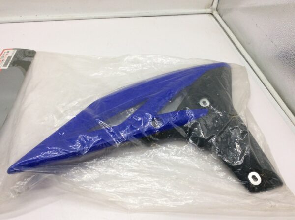 2010 Yamaha YZ450F tank side cover - Image 2