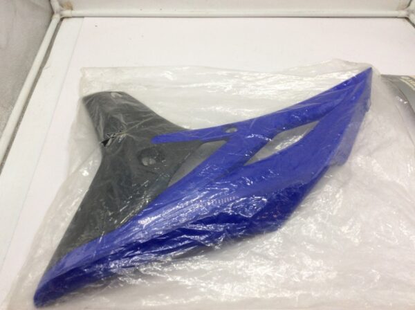2010 Yamaha YZ450F tank side cover - Image 3