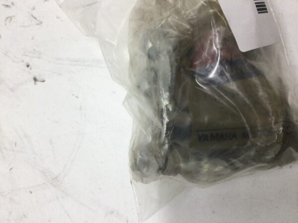 1978 Yamaha Bracket front idler wheel RH - Obsolete - Image 3