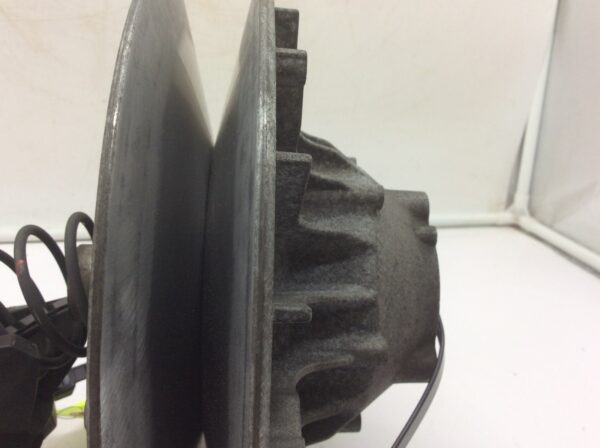 2005 Can-Am Outlander 400, secondary clutch - Image 2