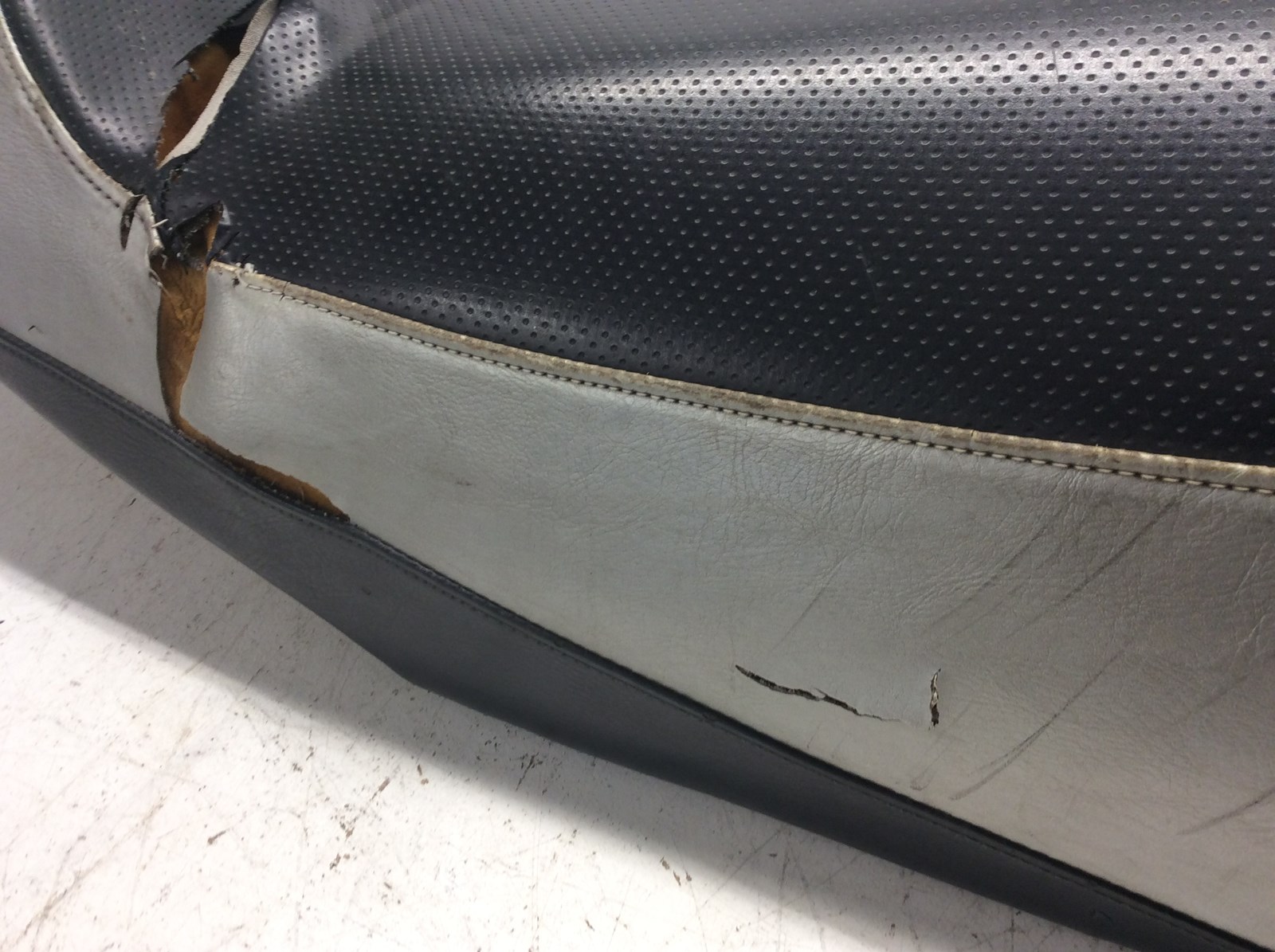 2004 Yamaha Seat - Image 2