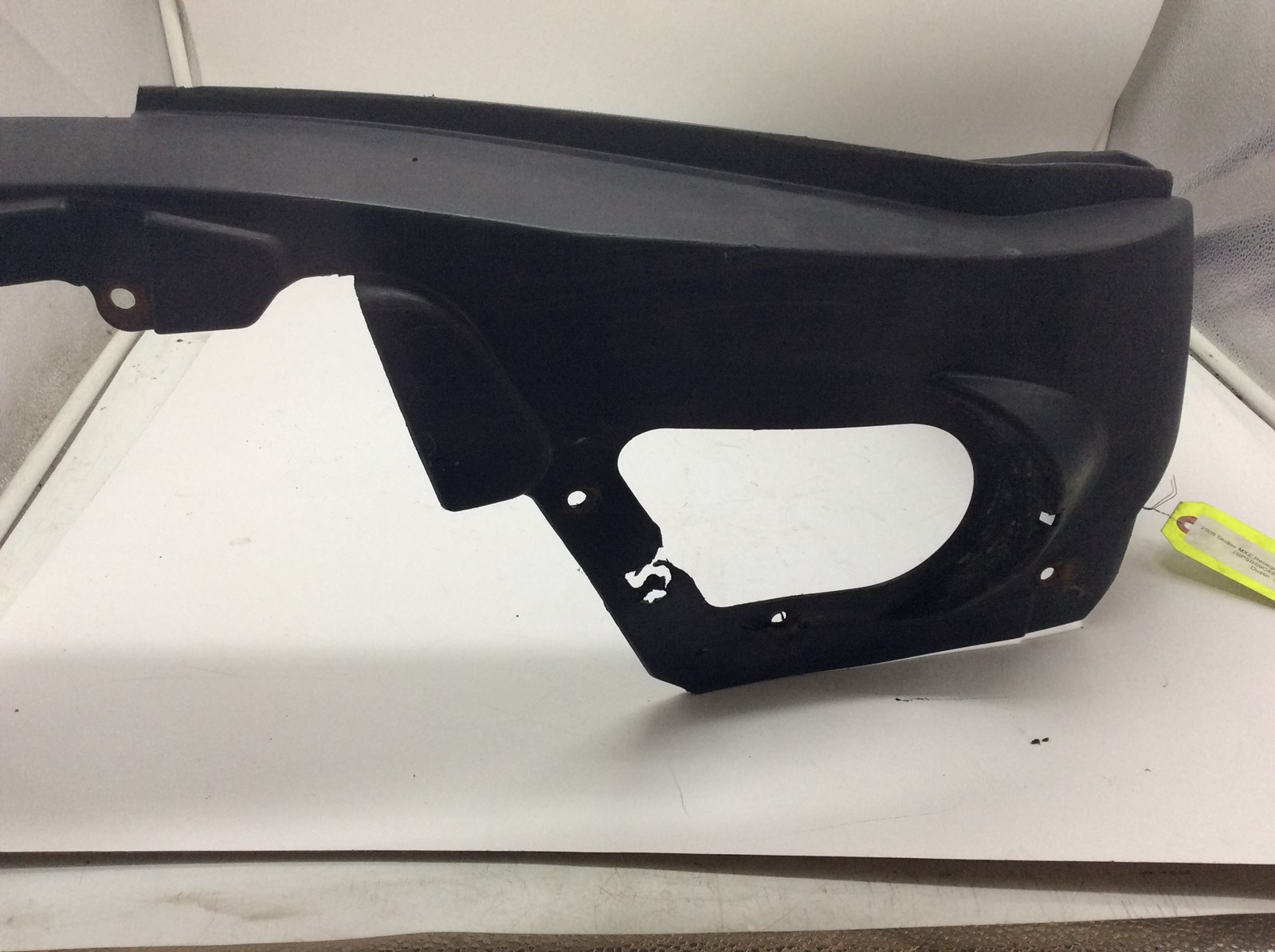 2008 Ski-Doo RIGHT HAND MOULDING PANEL - BLACK - Image 2