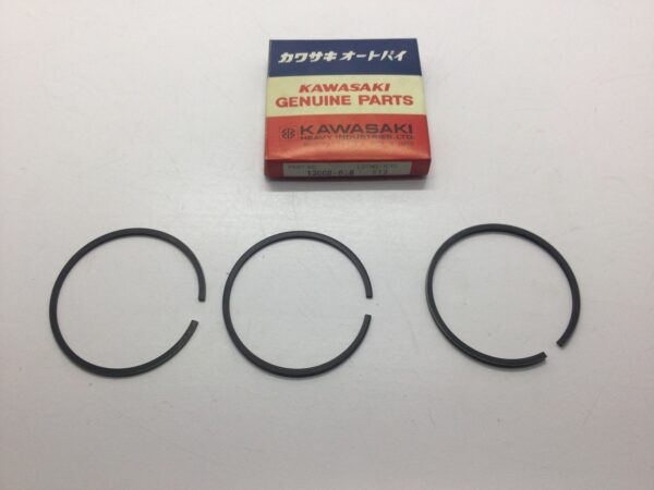 1973 Kawasaki Piston Ring Set - Image 2