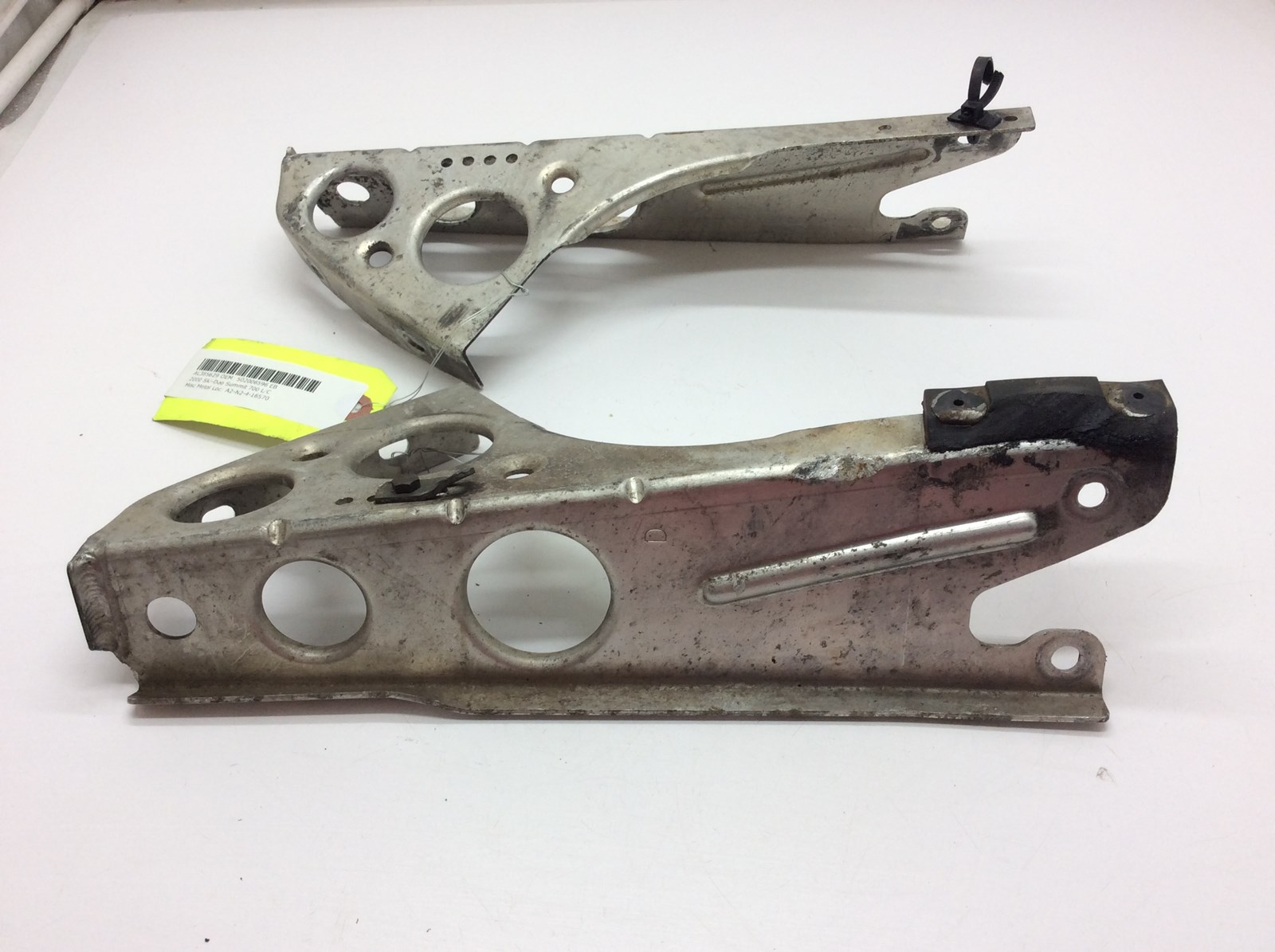 2000 Ski-Doo Right and Left Hand Belly Pan Support - Image 4