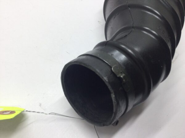 2005 Suzuki Outlet Tube - Image 3