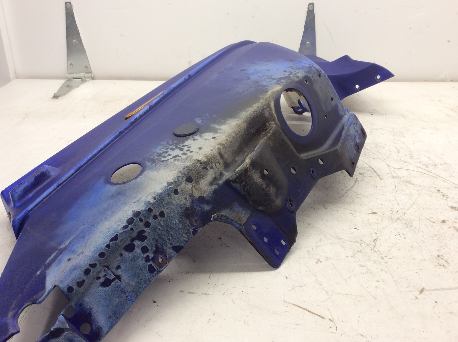 2001 Yamaha RH Belly Pan - Image 2