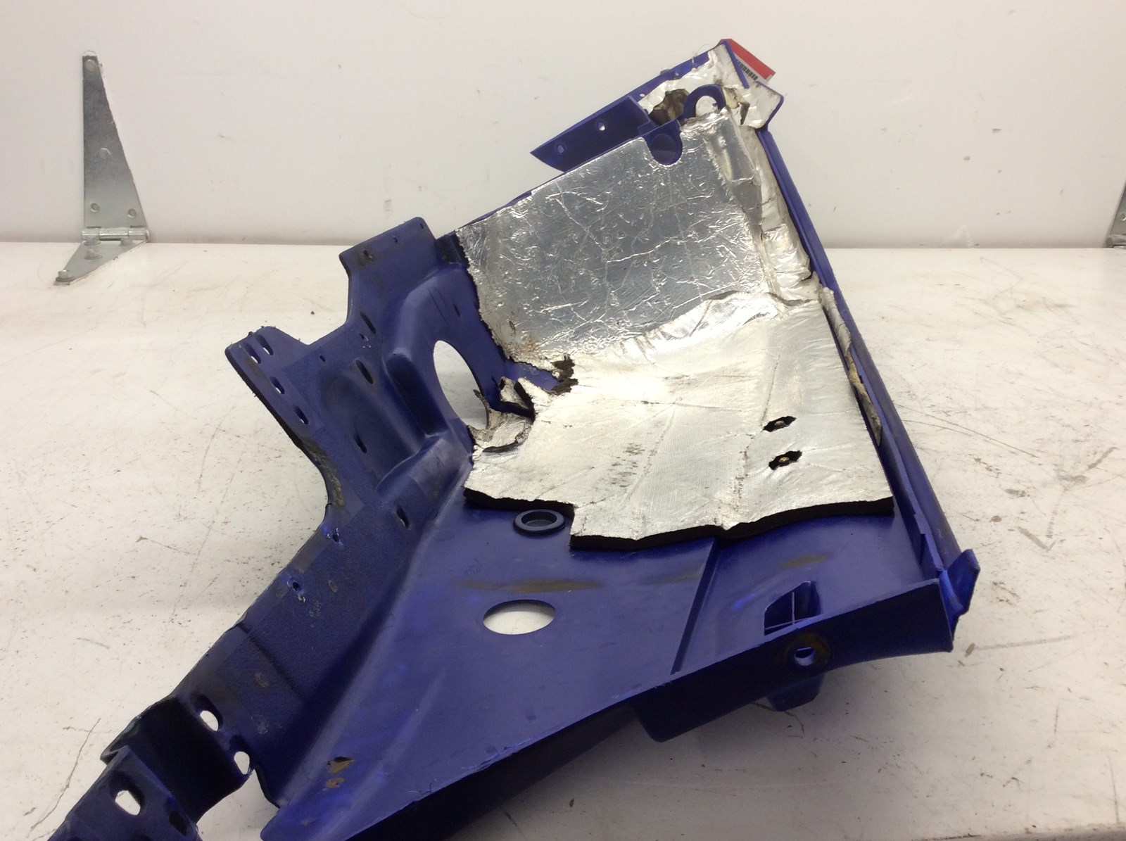 2001 Yamaha RH Belly Pan - Image 4