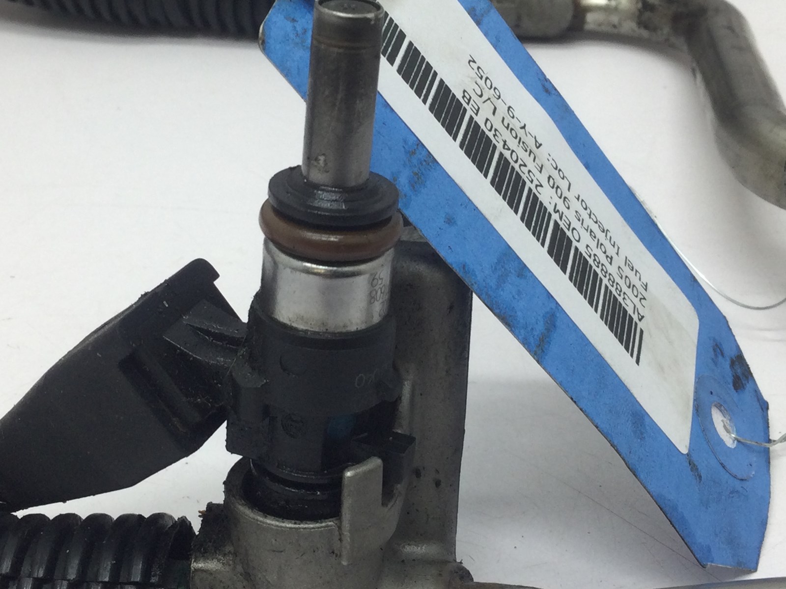 2005 Polaris Injector/Fuel Rail Assembly - Blue - Image 4