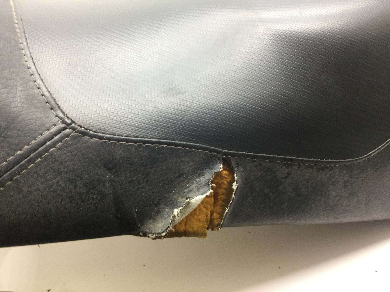 2009 Ski-Doo Seat - Image 2