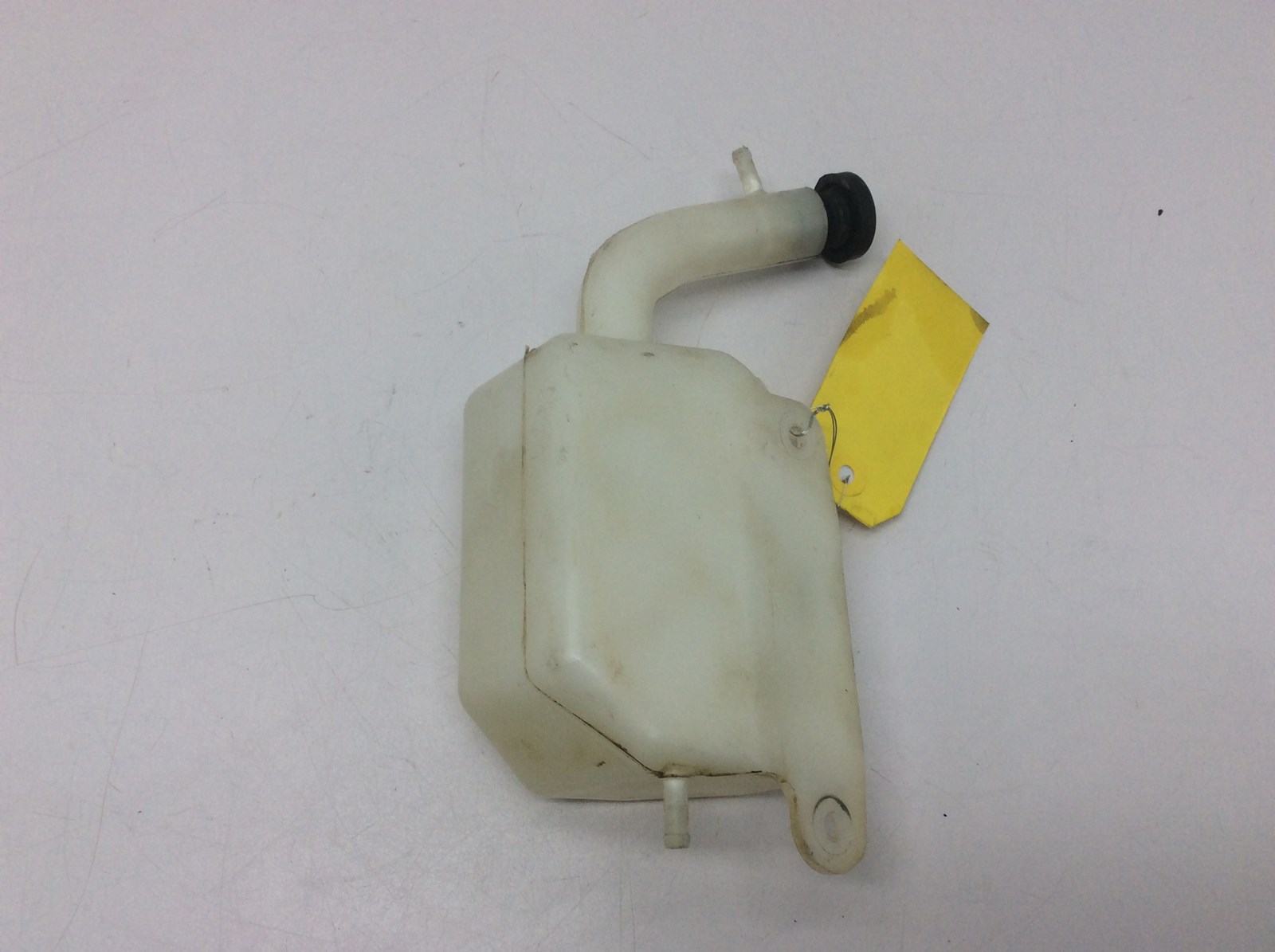 2004 Suzuki Reservor Tank assembly - Image 2