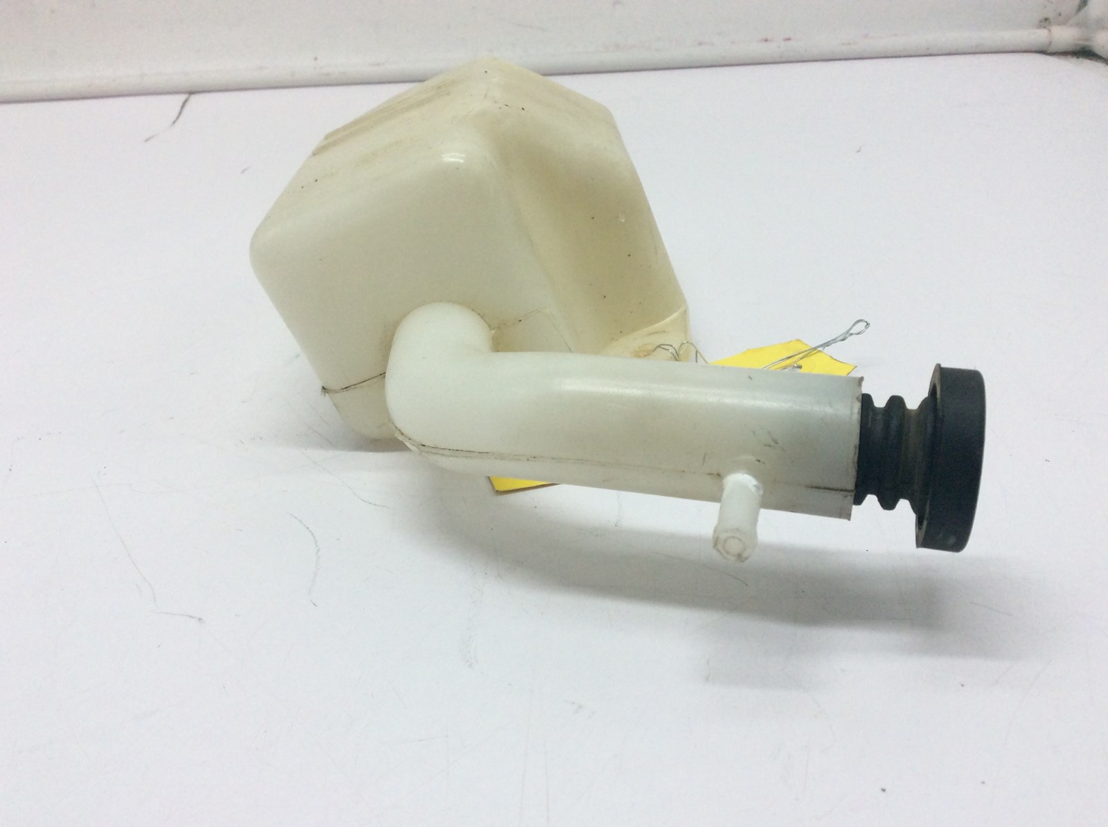 2004 Suzuki Reservor Tank assembly - Image 3