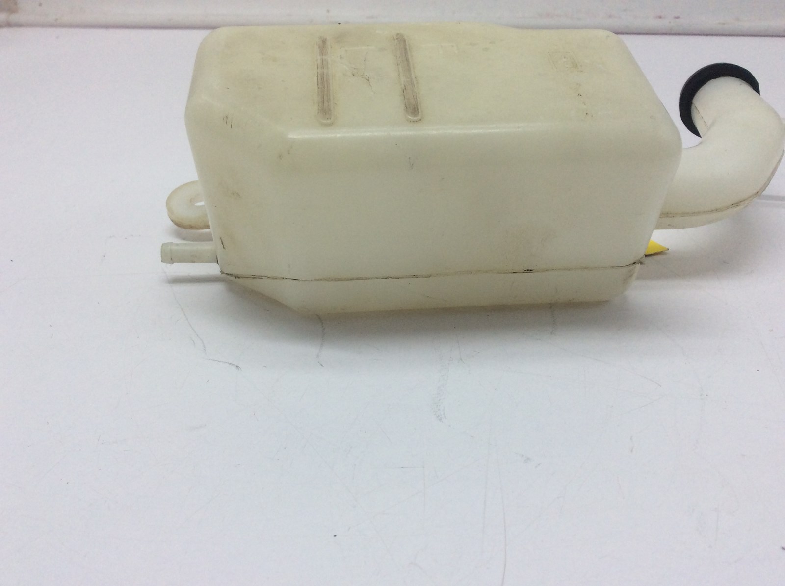 2004 Suzuki Reservor Tank assembly - Image 4