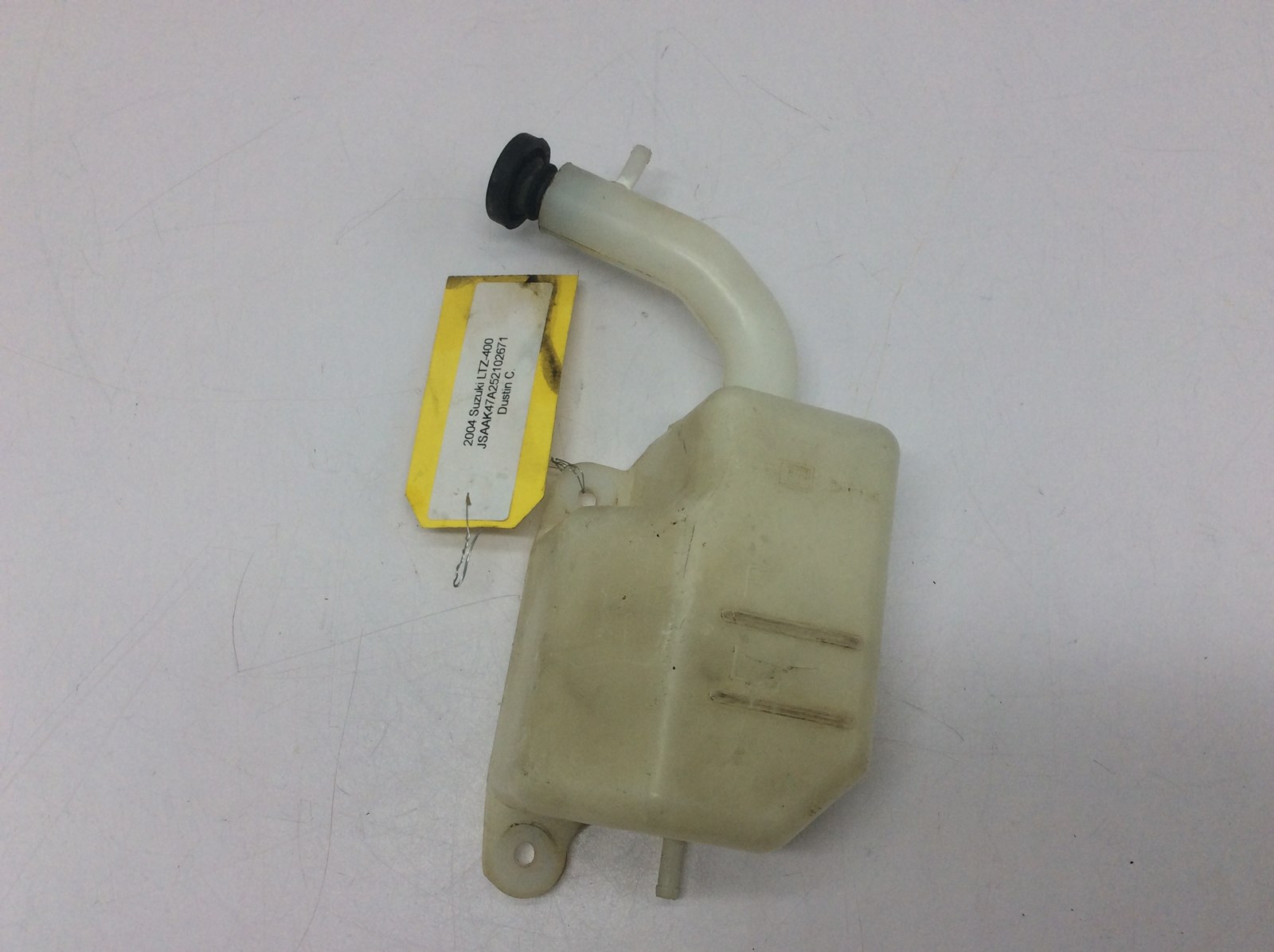 2004 Suzuki Reservor Tank assembly
