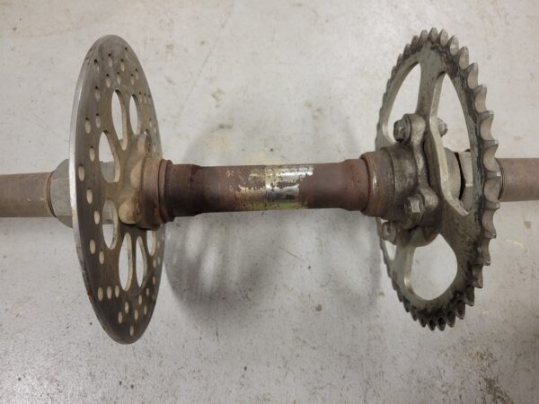 1986 Polaris Rear Axle with Rear Hub - Image 4