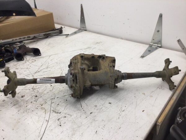 2002 Kawasaki REAR DIFFERENTIAL INCLUDES REAR AXLE AND HUBS . - Image 3