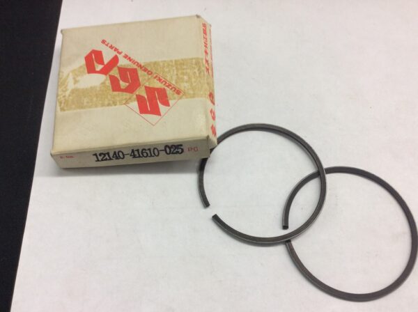 1976 Suzuki Piston Set 0.25 OS - Obsolete - Image 4