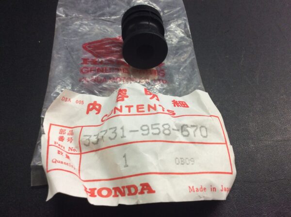 1983 Honda Rubber Taillight Mount - Image 2