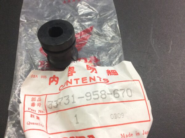 1983 Honda Rubber Taillight Mount - Image 3