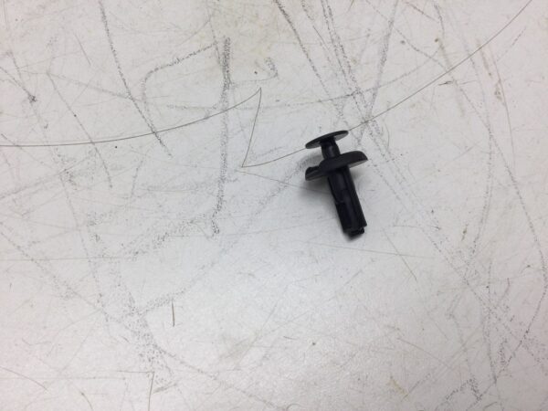 CLIP,FENDER - Image 2