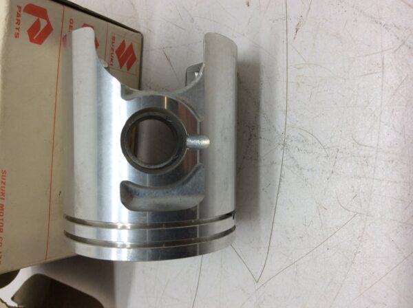 1977 Suzuki Piston 0.25 Oversized - RM100 - Image 2