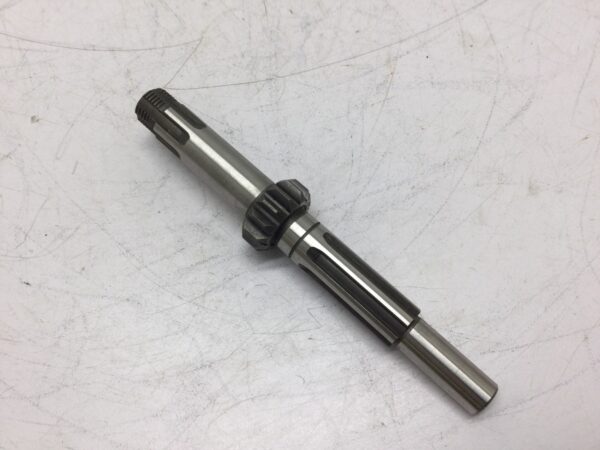 1983 Suzuki Gearbox Countershaft - Image 4