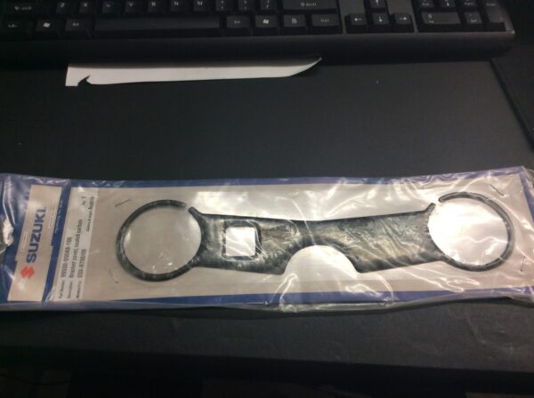 2001 Suzuki Bracket cover, triple tree, coated carbon