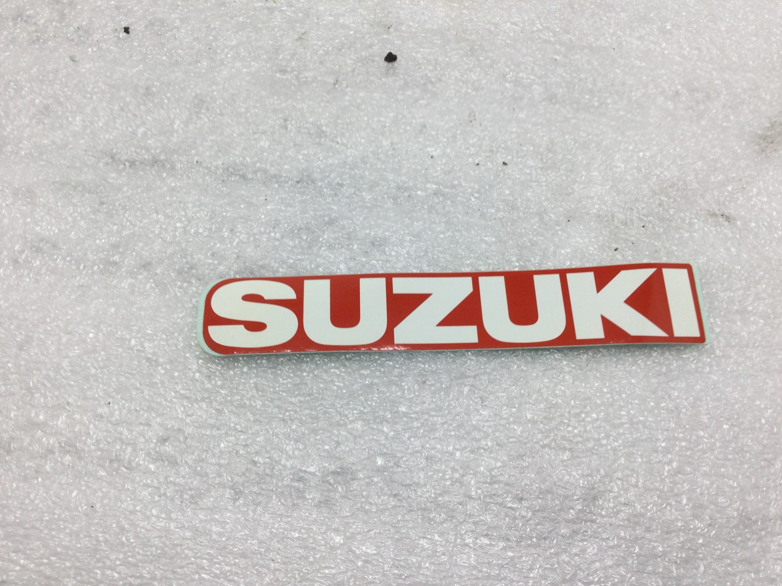 1990 Suzuki Decal - white letters red background - Image 4