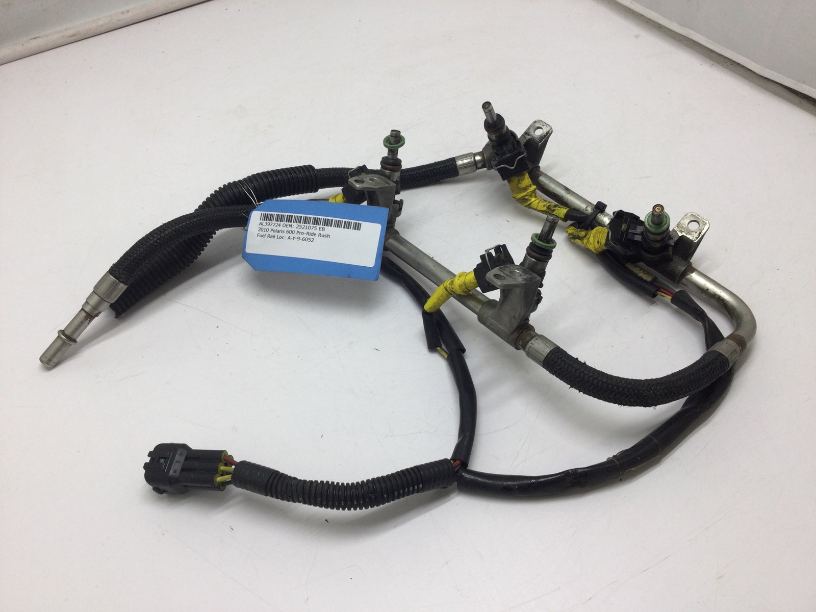 2010 Polaris Fuel Rail With Injectors - Image 3