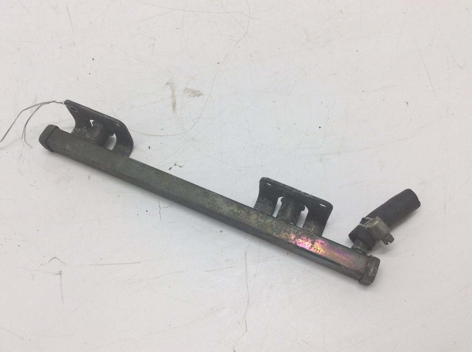 2004 Arctic Cat Fuel Rail - Image 4